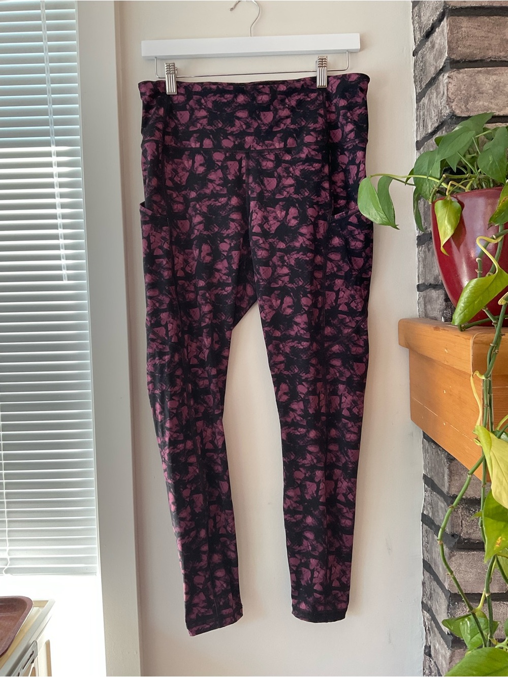 🏓CRZ YOGA Black & Plum Abstract Print Leggings XL Athleisure